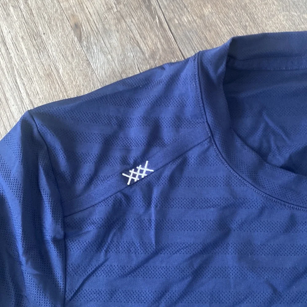 Rhone Swift Corona Premier Logo Embroidered Blue Striped Lightweight T-Shirt NWT - Picture 3 of 5